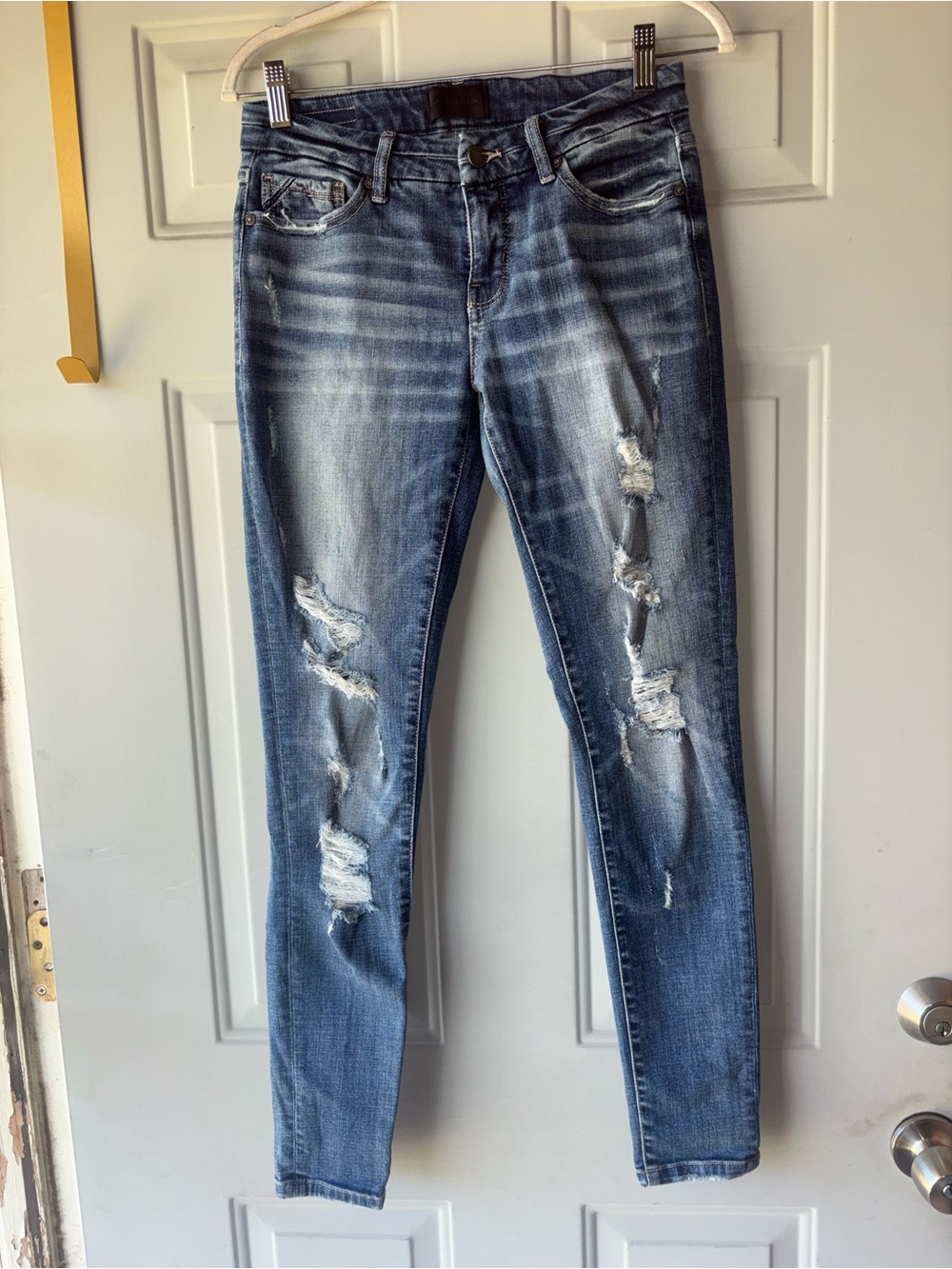 Buckle Black destroyed skinny jeans size 27